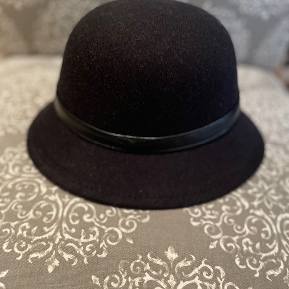 NWOT Giani Bernini Black Gold Accented Equestrian Cap Old Money OS - Picture 4 of 4